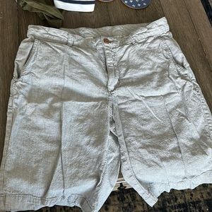 Tommy Bahama shorts size 33